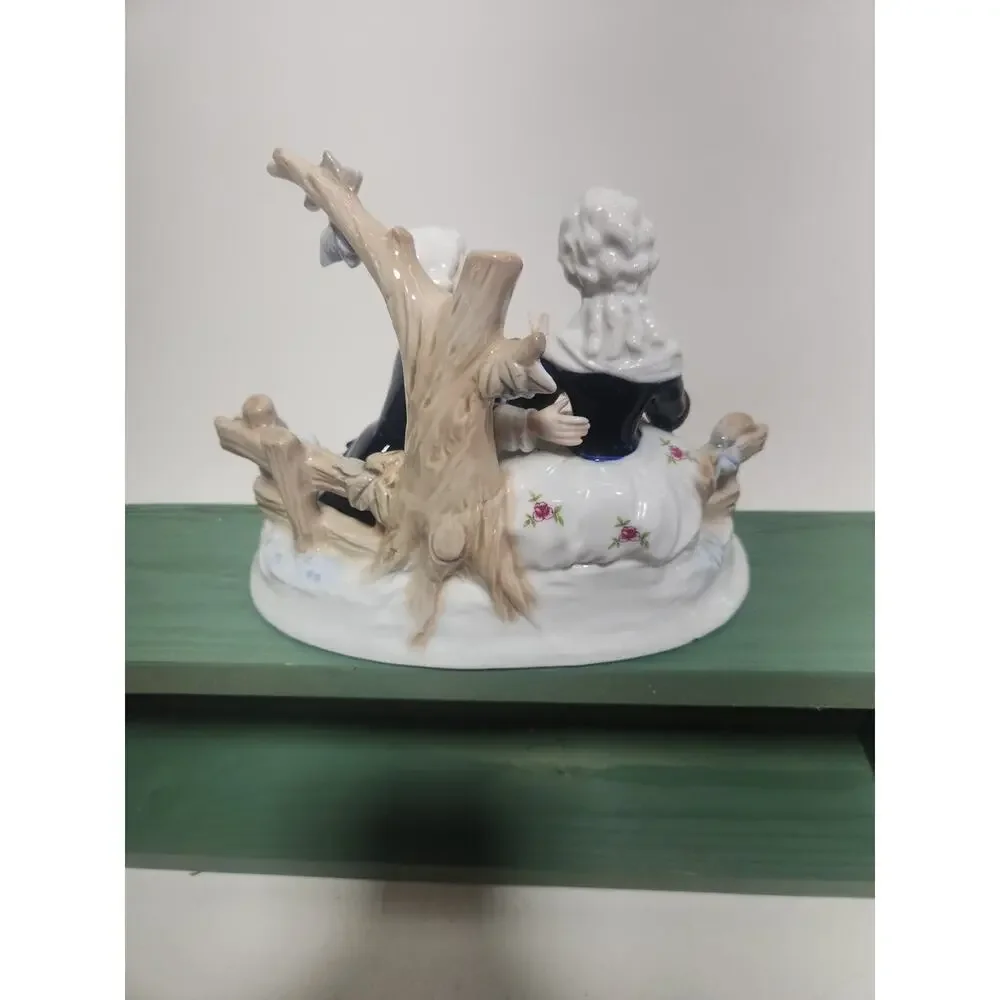 Vintage KPM Porcelain Courting Couple Figurine Romantic Scene Blue White Gold 7